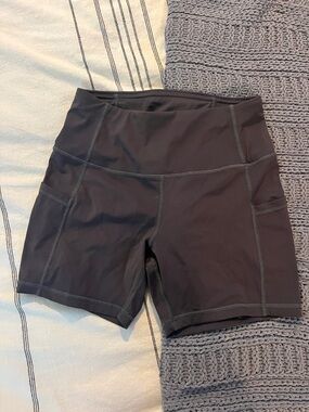 Women's High-Waist Active Shorts with pockets (S)